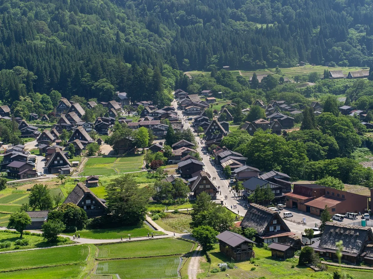 抵达白川乡后可自由活动约三小时,参团旅客还可免费参观「合掌民家园」,深入了解合掌造文化。业者提供