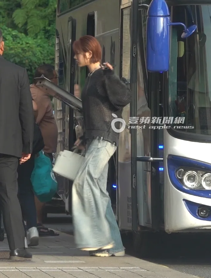 傍晚，河北彩伽跟護花使者搭遊覽車回到汐止的下榻飯店休息。特勤中心攝