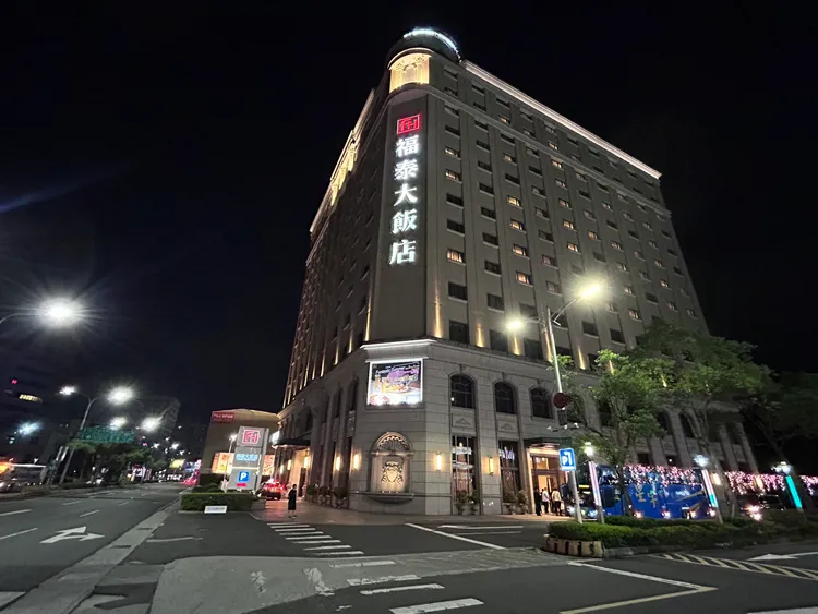 AV女優們入住汐止「福泰大飯店」。特勤中心攝