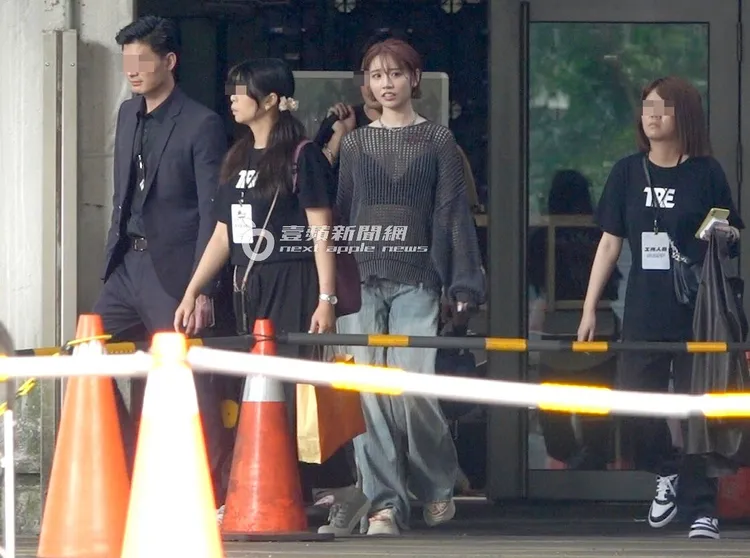 河北彩伽私下穿著洞洞透視裝，好身材呼之欲出。特勤中心攝