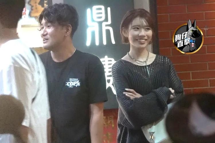 河北彩伽（右）此次來台以俏麗短髮現身笑開懷，固定男伴陪在她左右護花。特勤中心攝