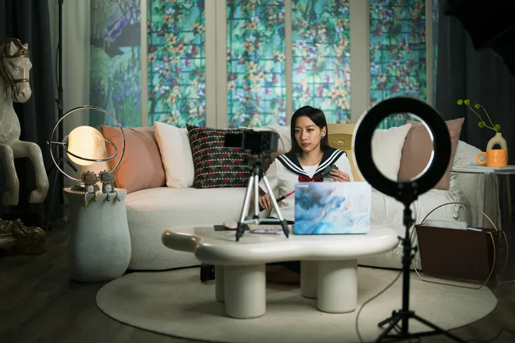 陳妤換上水手服直播。牽猴子提供