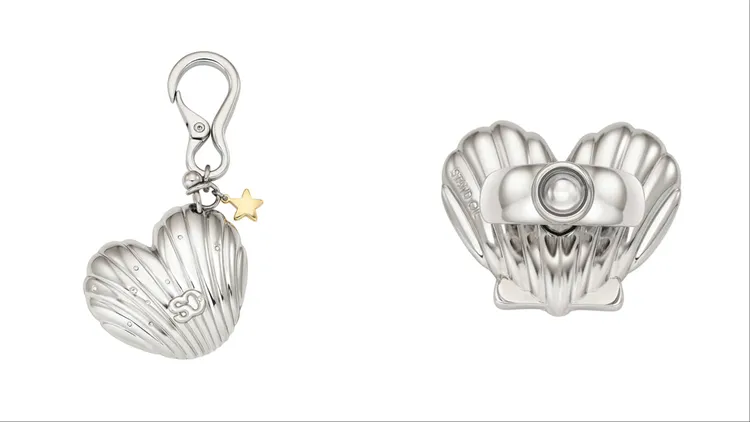 STAND OIL愛心配件掛飾（左）、愛心手機指環（右），各930元。品牌提供