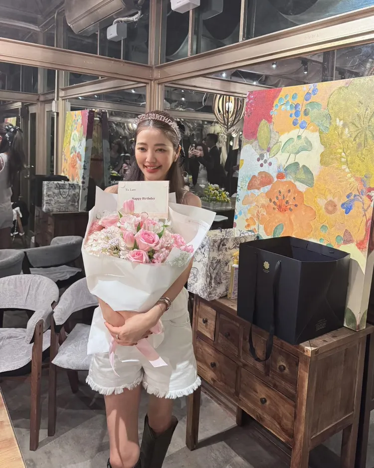 許路兒依舊維持纖細身材。翻攝許路兒臉書