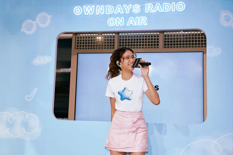 9m88今日以活力造型搭配OWNDAYS AIR眼鏡。品牌提供