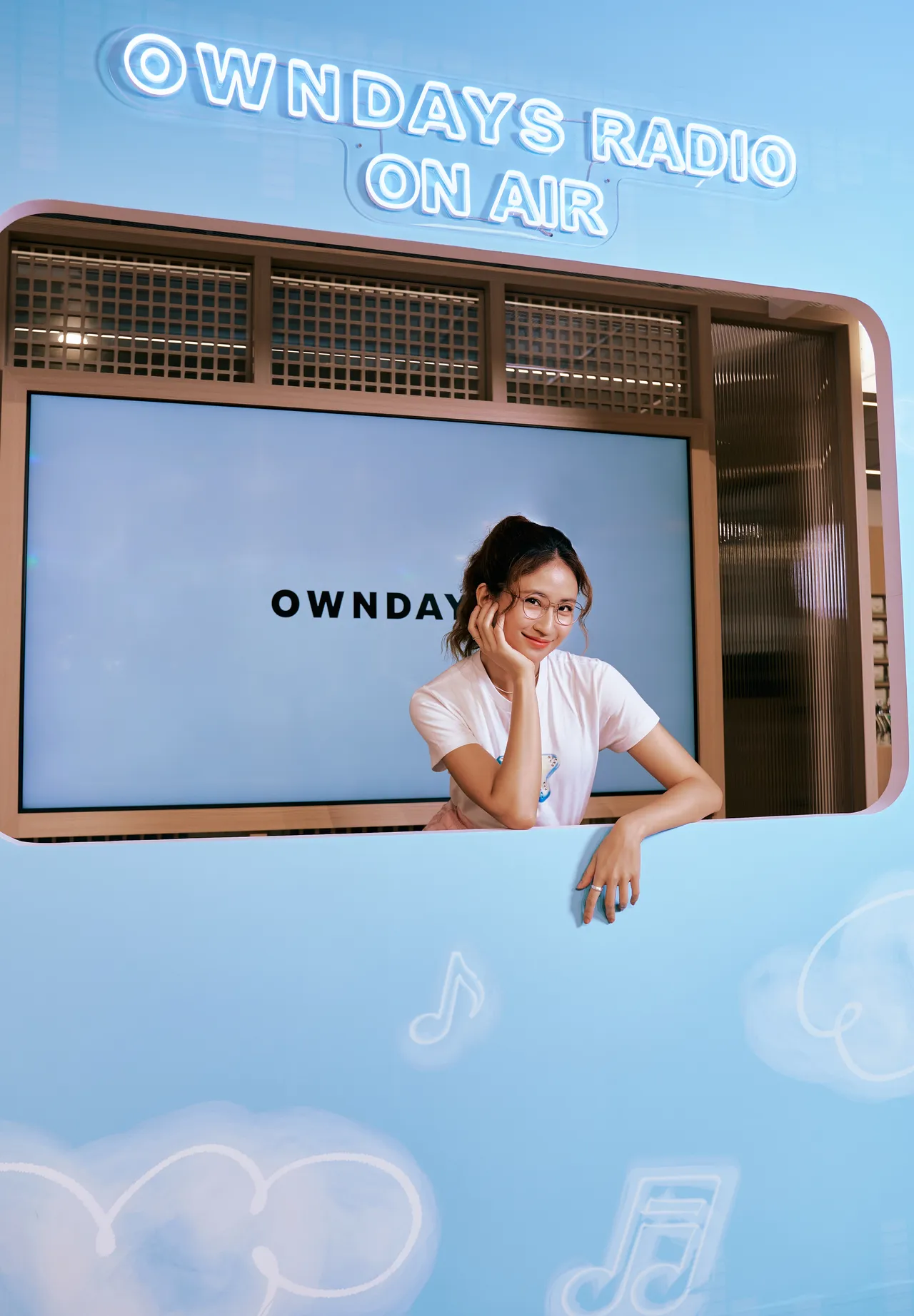 OWNDAYS在新門市打造限定的「電台打卡區」。品牌提供