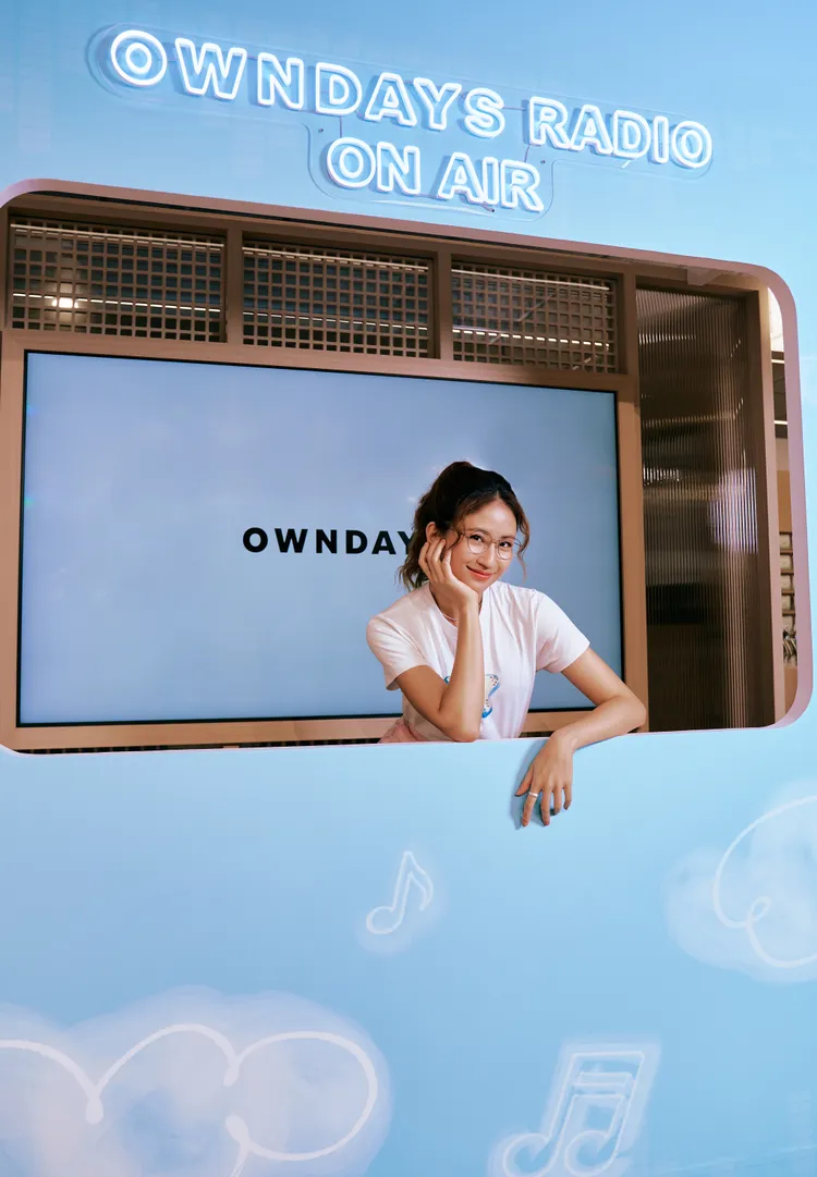 OWNDAYS在新門市打造限定的「電台打卡區」。品牌提供