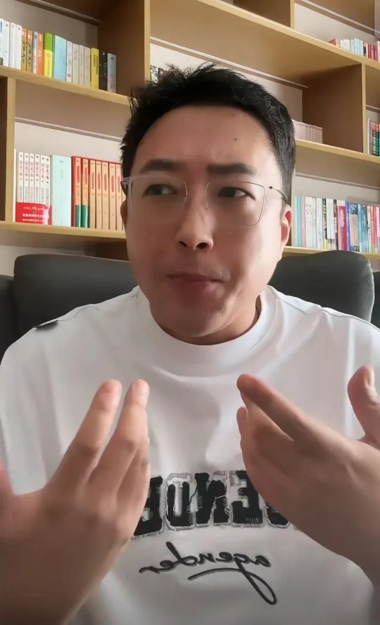 于正氣憤兩個子弟兵被潑髒水。翻攝于正微博