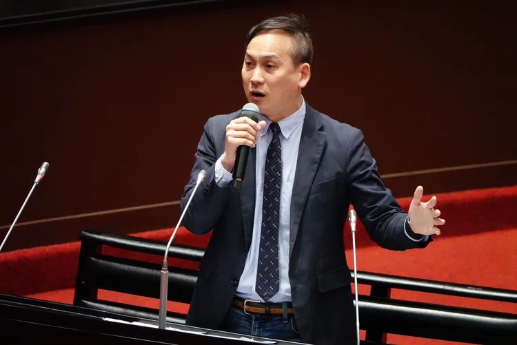 國民黨立委葉元之得知助理占用新北市府車位後相當生氣，但待念其年紀尚輕，還不懂拿捏分際，因此先予以告誡，要求他以後無論任何理由，再也不準把車停進該處。資料照片