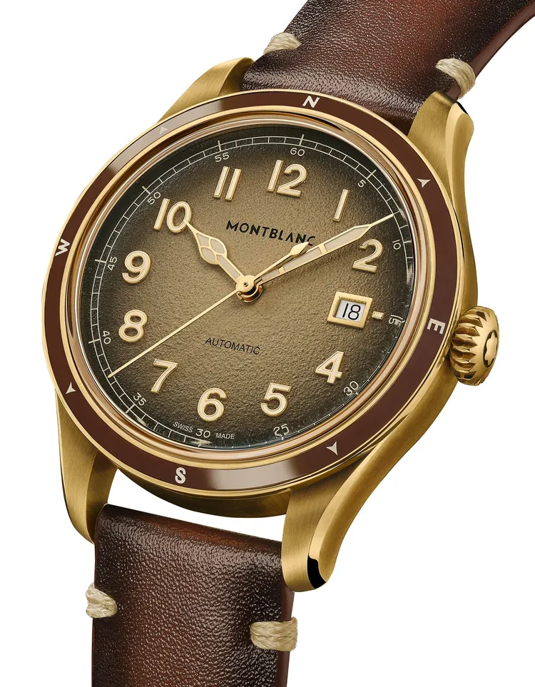 MONTBLANC 1858系列日期顯示自動零氧腕錶，41mm，無氧銅鋁合金錶殼，粒紋棕色暈染錶盤，棕色可替換暈染小牛皮錶帶，MB 24.17自動上鍊機芯，動力儲存38小時，防水深度100米，12萬8600元。品牌提供