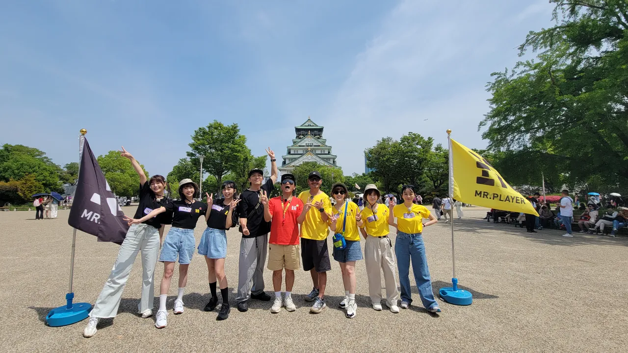「妈咪」阵容包括林舒语(左起)、粿粿、简廷芮、坤达、吴宗宪、KID、孙可芳、严正岚、梁凯莉等赴大阪城玩游戏。综艺玩很大