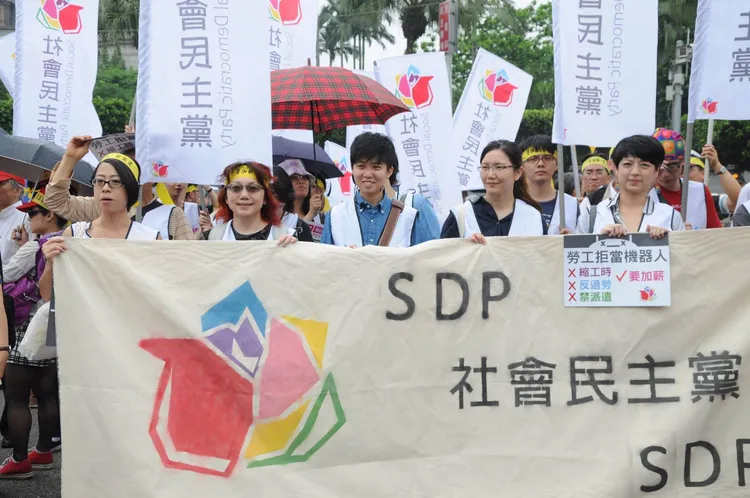 范雲表示，在當時的時間點，進入國會、讓本土勢力能夠超過國會半數，更符合自己的從政初衷。取自范雲臉書