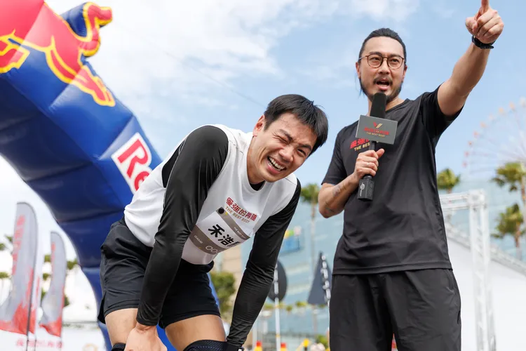 禾浩辰（左）參賽坦承身體不適。好看娛樂提供