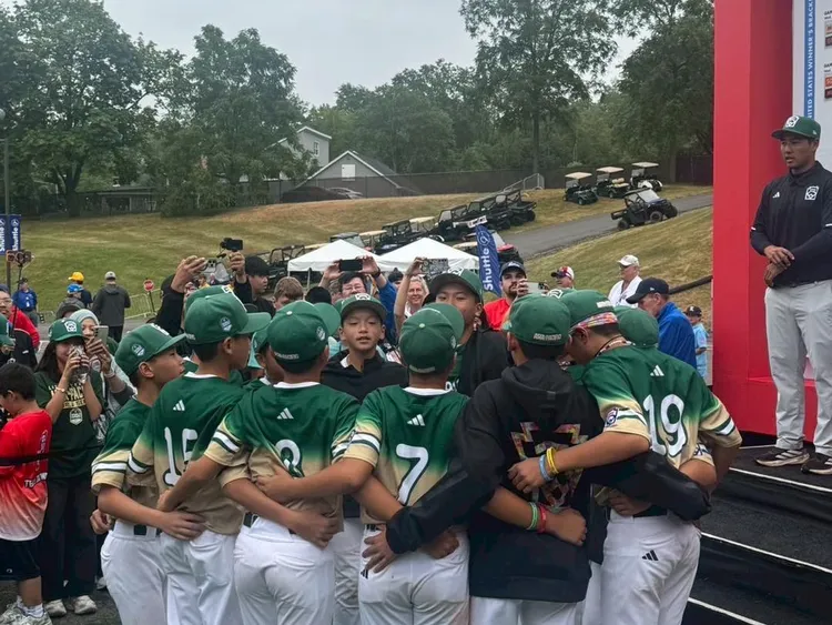 台北市東園國小少棒隊20日在威廉波特世界少棒賽獲勝，擊敗委內瑞拉晉級國際組冠軍賽。翻攝東園國小臉書粉專