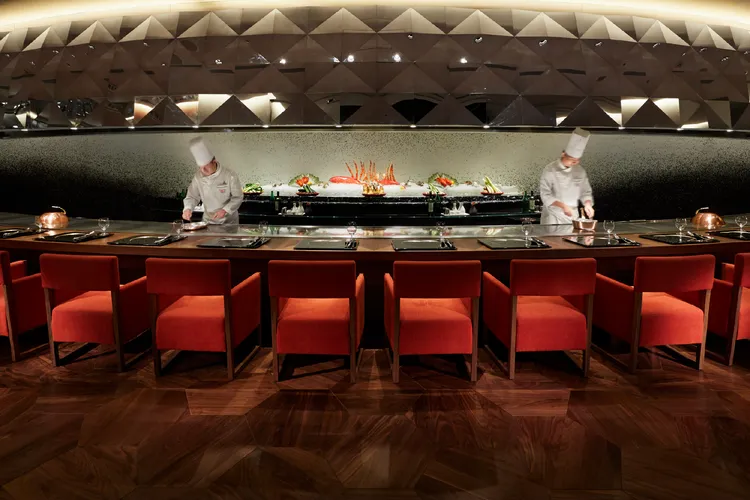 攜手日本頂級餐飲集團設立首間海外據點Ukai-tei Kaohsiung，融合四季旬味與匠人手藝，演繹極致款待。業者提供