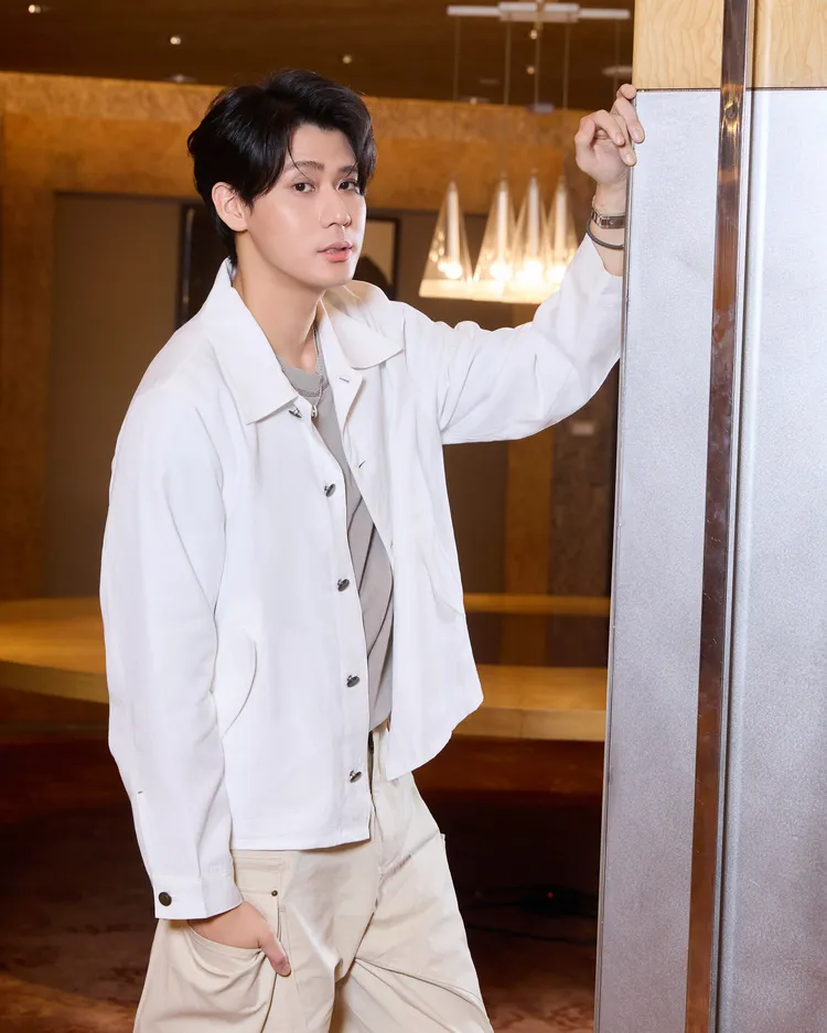 李玉璽與南韓12歲網紅翻玩神曲《麻辣糖葫蘆》。FU Entertainment提供