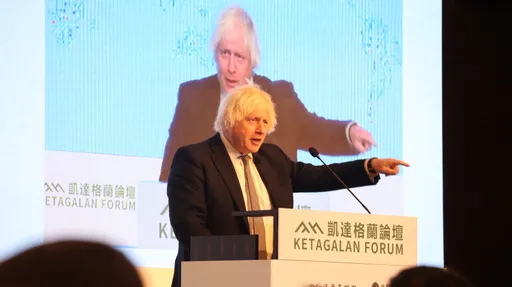 前英相喊「哩賀」打招呼!強生:台灣政府與企業都具戰略眼光