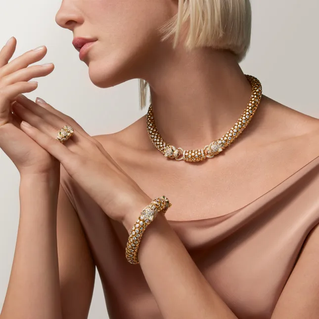 PANTHÈRE CHIMÈRES 項鍊、手鐲、戒指。品牌提供