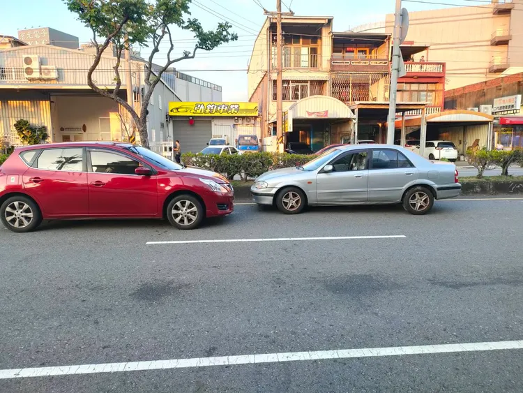 事故造成3車受損，一度影響交通。民眾提供
