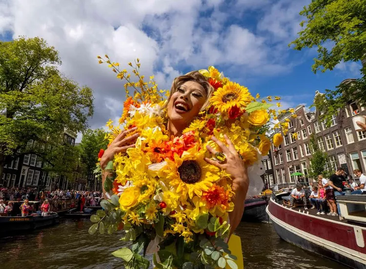 妮妃雅以婚禮捧花造型驚豔全場。文化部提供