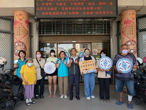 台電高雄區處88節送暖 湖內區6弱勢家庭受惠