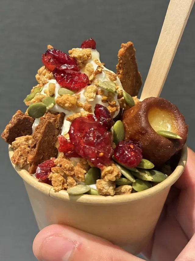 日本Commons館販售的冰品。翻攝自X @piyo2_expo2025