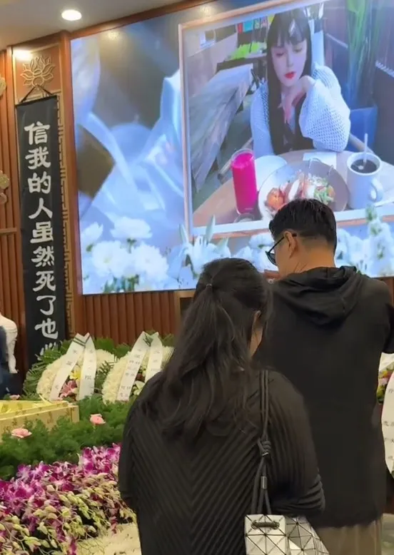 千百惠告別式在北京舉行。翻攝黃安微博