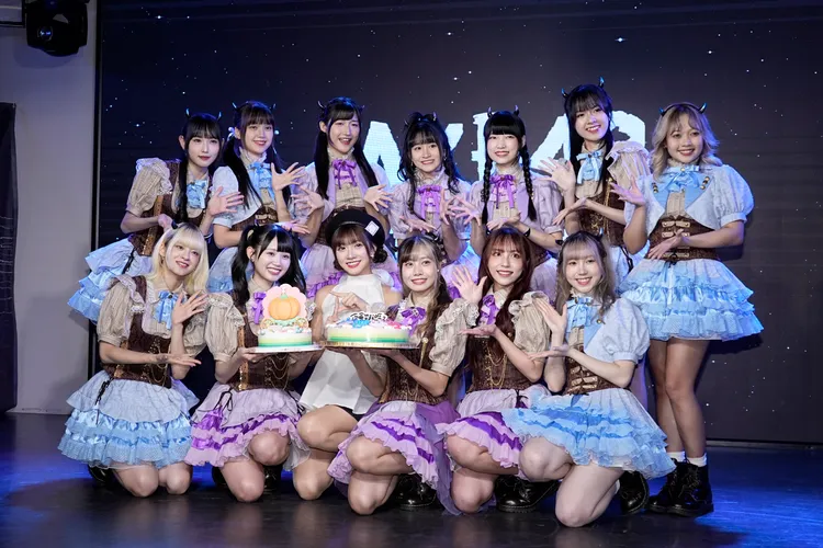 AKB48 Team TP 今記者會上，元祖學姊冼廸琦（前排左三）回娘家站台力挺。彭欣偉攝