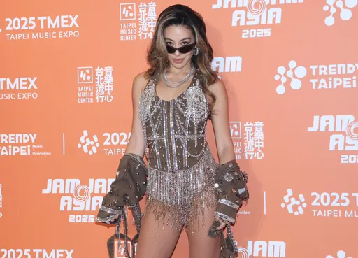 蔡詩芸性感不藏了!辣到腿根 帥尪王陽明衝到搖滾區搶看