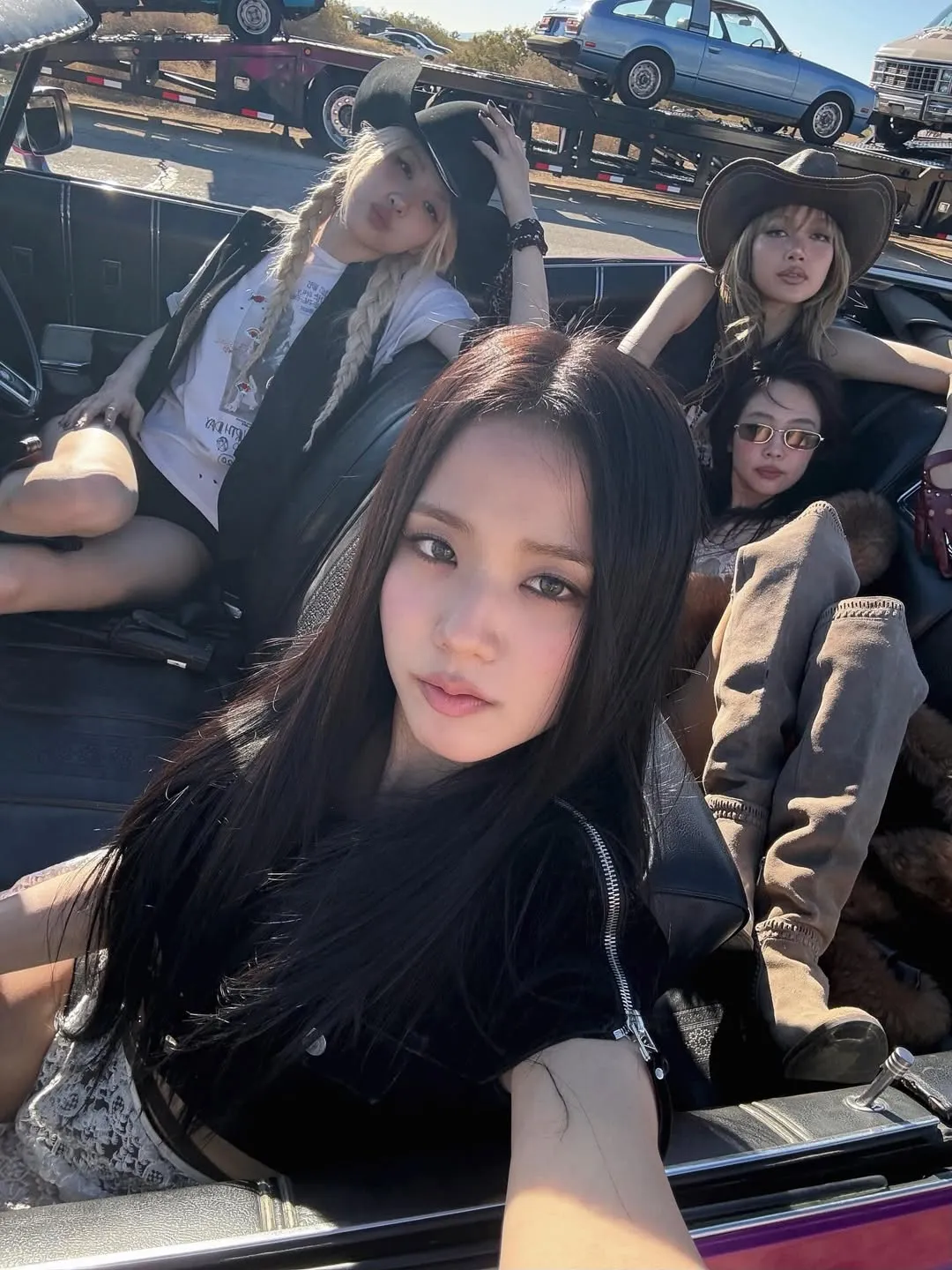 Jisoo日前在BLACKPINK出道9周年之際,分相多張合照。翻攝IG