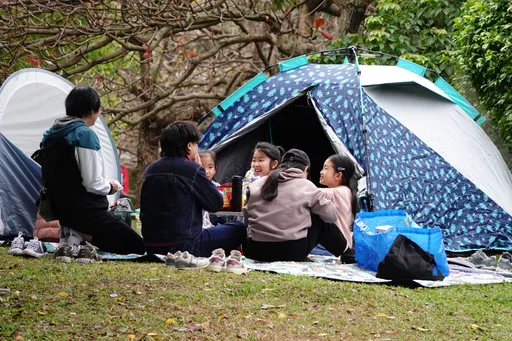 暑假手機滑太兇!學童近視恐惡化 教育部籲每天做「這件事」救眼球
