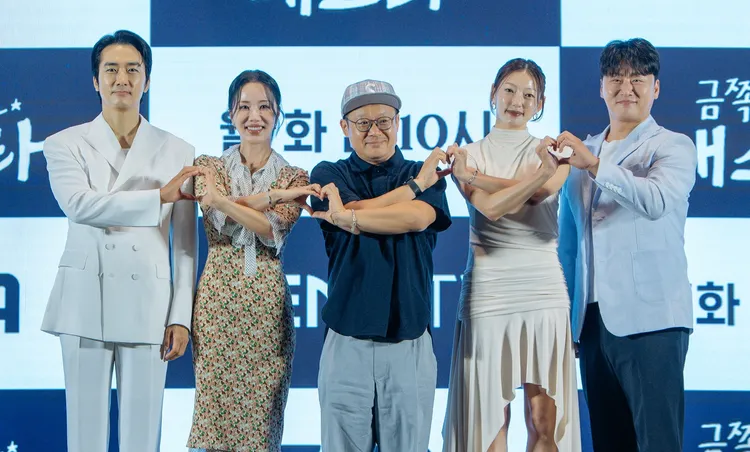 宋承憲（左起）、嚴正化、導演崔英勳、李伊、吳代煥。friDay影音提供