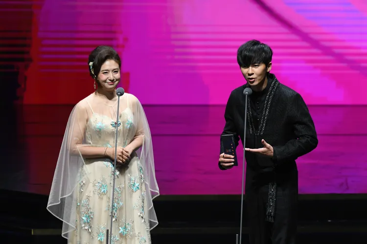 頒獎人黃宇琳、李國毅。三立提供