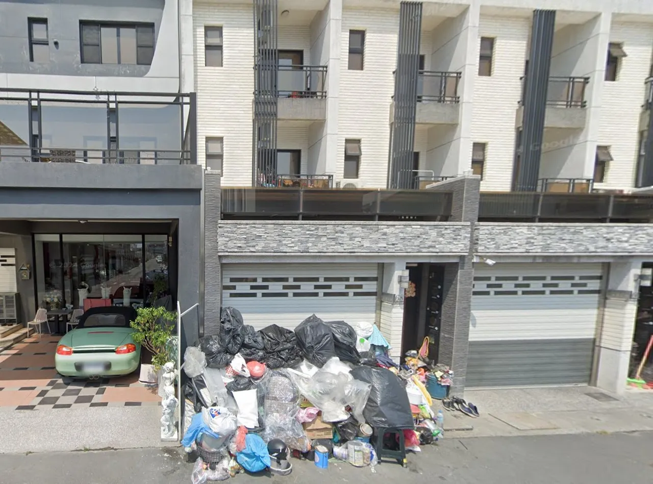 一旁的民宿生意大受影响,游客看到google街景图,根本不敢订房入住。取自google map