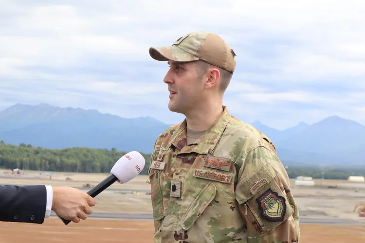 美國愛爾門道夫與李查遜聯合基地正進行跑道擴建工程，由第3作戰支援中隊指揮官海斯負責。攝於7月29日。中央社