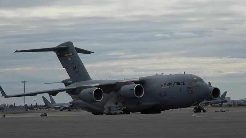 C-17 运输机为美国波音公司生产的军用运输机,具备短场起降能力,能适应多种机场跑道。摄于7月29日。中央社