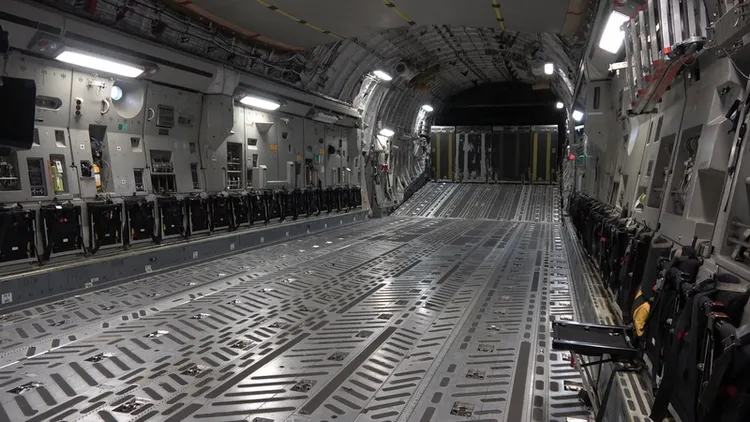 C-17 運輸機可隨時滿載全副武裝的戰鬥部隊、主力戰車到達全球各處，成為美軍海外作戰常使用的戰略運輸機。攝於7月29日。中央社