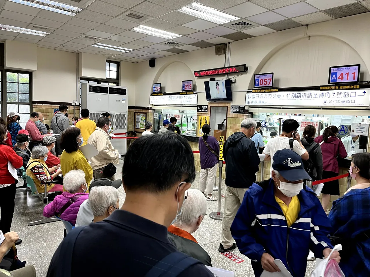 護理師人力不足,時常造成門診、急診塞車。示意圖。資料照片
