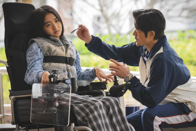 郭富城（右）和飾演女兒的許恩怡有多場對手戲。華映提供