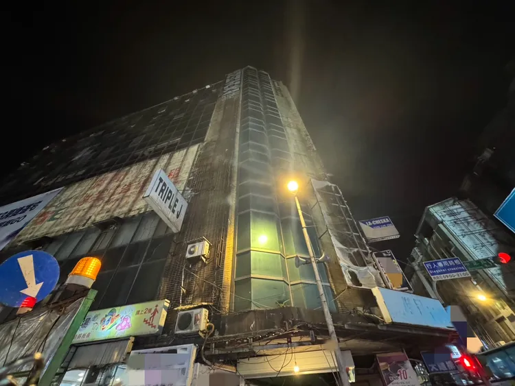 中壢一處大樓發生女子墜樓意外。中壢警分局提供