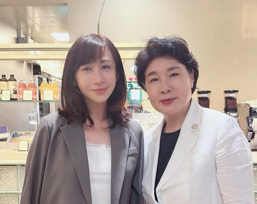 許淑華(左)赴韓參訪並拜會崔愛英(右)談兩國觀光與醫美合作機會。許淑華提供