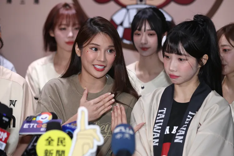 琳妲成人展設攤販售副業內衣褲商品業績超好。彭欣偉攝