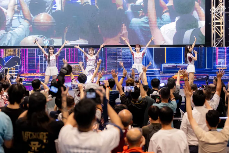 樂天女孩跳招牌應援曲。樂天桃猿提供