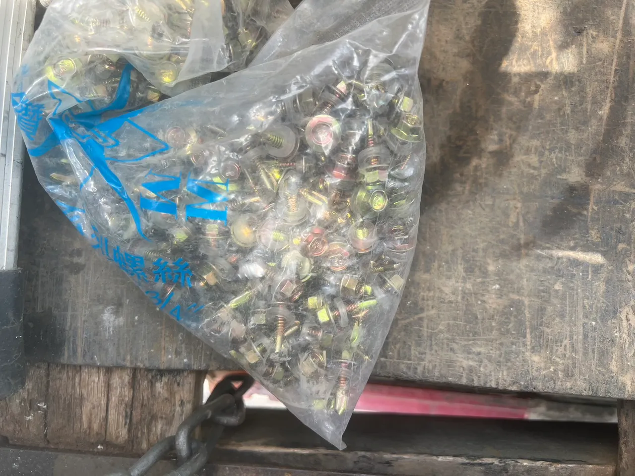 小货车上的螺丝钉。民众提供