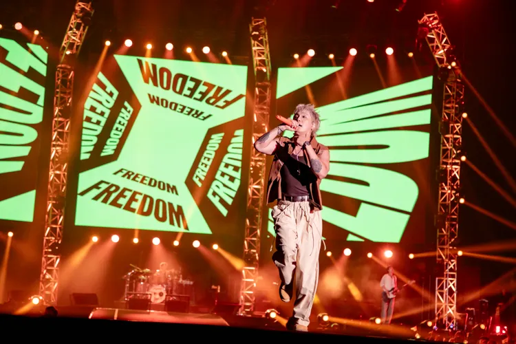 FTISLAND鼓手崔敏煥歸隊，李洪基（前）授權粉絲「他做得不好，你們可以罵他」。SHOWOFFICE提供