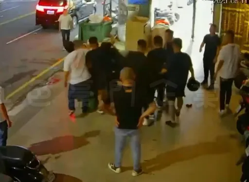 竹市20酒客「群打上線」!遭毆男傳出身地方政治世家 警掌握4嫌追緝中