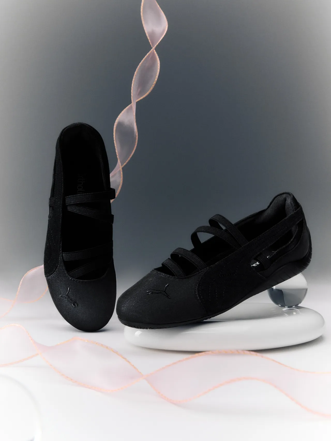 PUMA SPEEDCAT Ballet Satin黑色缎面款,2680元。品牌提供
