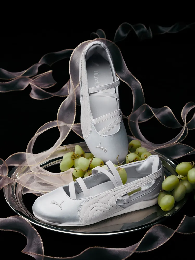PUMA SPEEDCAT Ballet Satin銀色緞面款，2680元。品牌提供