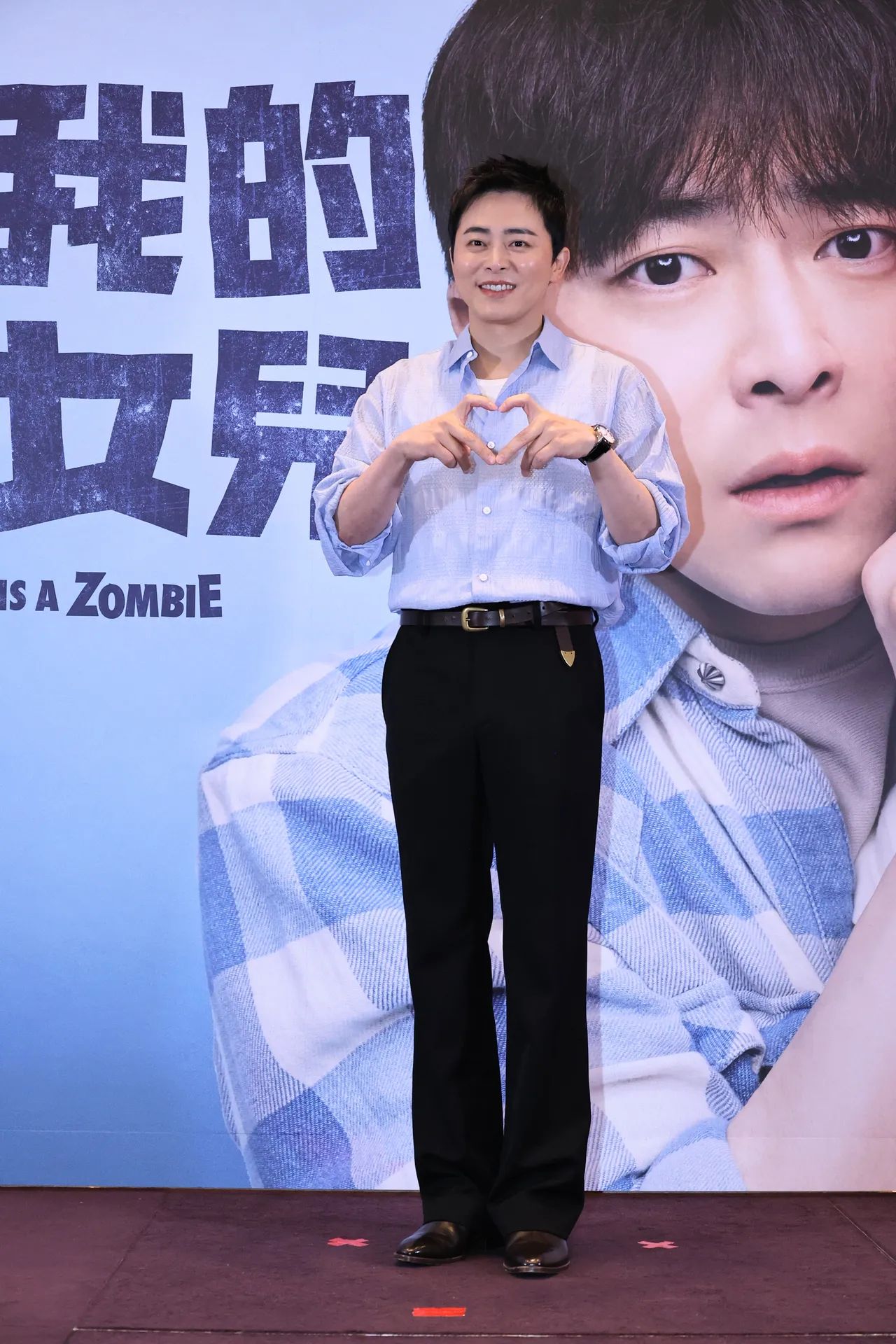 曹政奭昨晚跟导演去吃火锅,不敢把照片上传群组,怕其他演员太羡慕。摄影中心摄