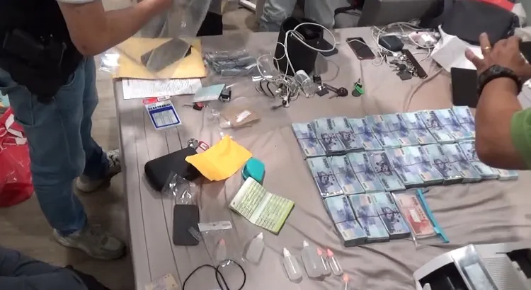 警方在范男住處查獲大量原料、成品及500多萬現金。民眾提供